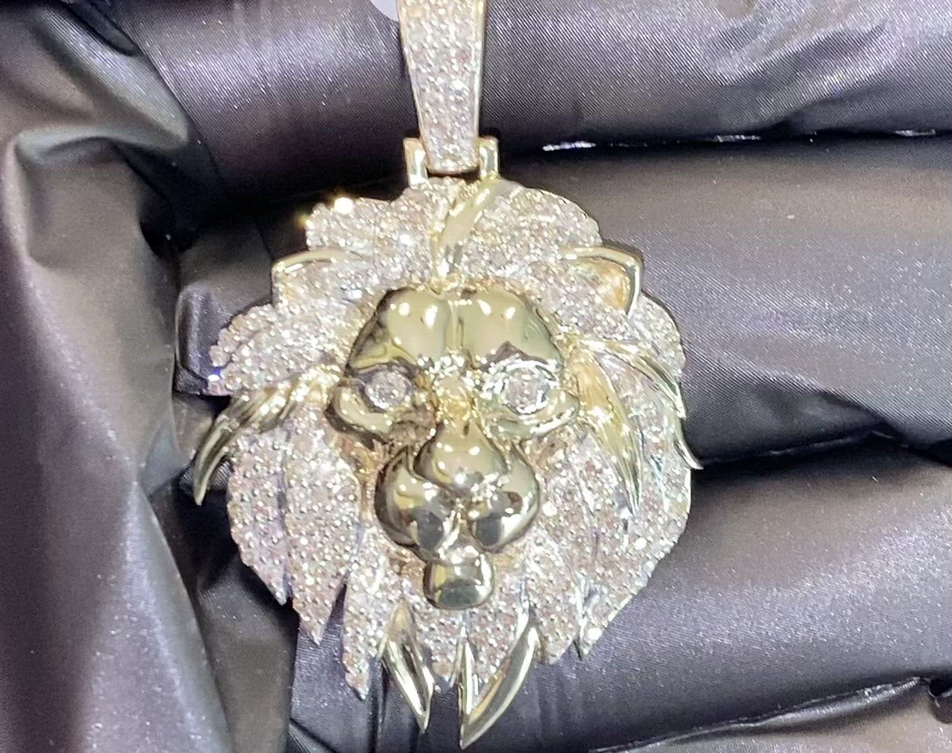 10K YELLOW GOLD 1.75 CARAT REAL DIAMOND 1.75 INCHES LION HEAD